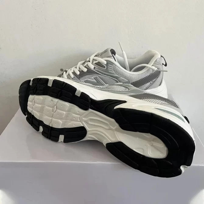 Original Sneakers Women Outdoor Sports Lightweight Mesh Breathable Luxury Tennis Shoes Designer Lace-up Running Shoes Men - Image 3